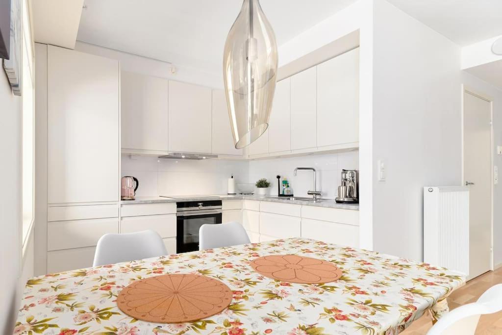 Bergen'S Finest: Sleek Oasis With Two Bedroom Экстерьер фото