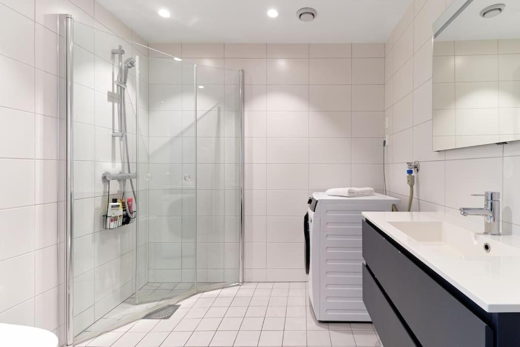 Bergen'S Finest: Sleek Oasis With Two Bedroom Экстерьер фото