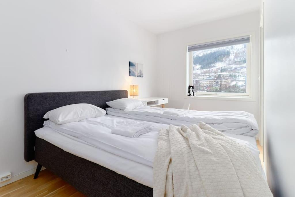 Bergen'S Finest: Sleek Oasis With Two Bedroom Экстерьер фото